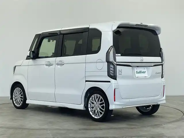 ホンダ Ｎ ＢＯＸ カスタム L ターボ 群馬県 2023(令5)年 2.4万km プラチナホワイトパール 禁煙車　純正ナビ　ＣＤ　ＤＶＤ　ＢＴ　フルセグ　バックカメラ　ホンダセンシング　衝突軽減　ＡＣＣ　ＬＫＡ　オートマチックハイビーム　両側パワスラ　コーナーセンサー　ビルトインETC　シートヒーター