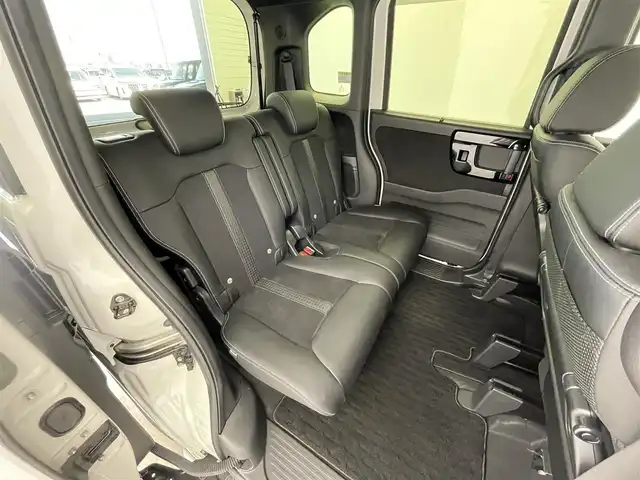 ホンダ Ｎ ＢＯＸ カスタム L ターボ 群馬県 2023(令5)年 2.4万km プラチナホワイトパール 禁煙車　純正ナビ　ＣＤ　ＤＶＤ　ＢＴ　フルセグ　バックカメラ　ホンダセンシング　衝突軽減　ＡＣＣ　ＬＫＡ　オートマチックハイビーム　両側パワスラ　コーナーセンサー　ビルトインETC　シートヒーター