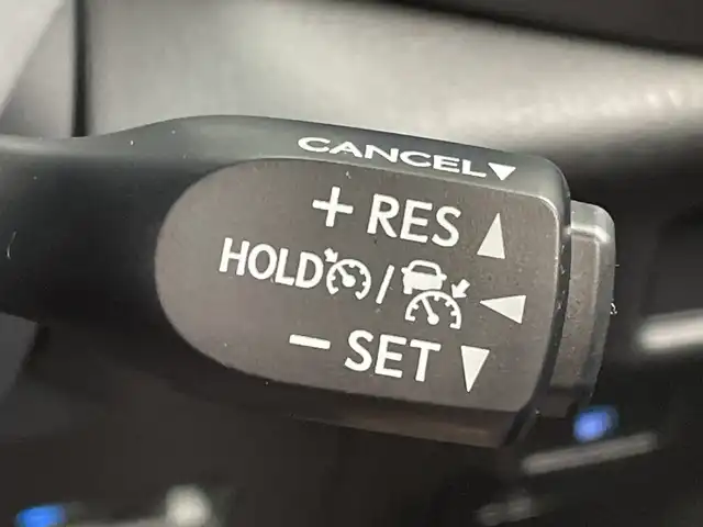 トヨタ Ｃ－ＨＲ G モード ネロセーフティプラスⅢ 千葉県 2022(令4)年 1.7万km ブラックマイカ 純正8インチナビ/(BT/FM/AM)/全周囲カメラ/ドライブレコーダー前後/ブラインドスポットモニター/衝突被害軽減システム/車線逸脱警報/レーダークルーズコントロール/ハーフレザーシート/横滑り防止装置/ビルトインETC2.0/アイドリングストップ/LEDヘッドライト/フォグランプ/オートライト/ウィンカーミラー/電動格納ミラー/純正18インチAW/シートヒーター/シートリフター/プッシュスタート/スマートキー/フロアマット/スペアキー/取扱説明書/保証書