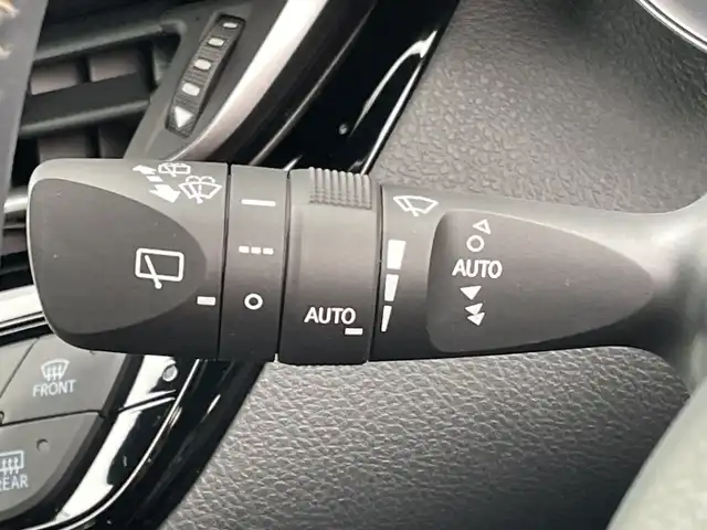 トヨタ Ｃ－ＨＲ G モード ネロセーフティプラスⅢ 千葉県 2022(令4)年 1.7万km ブラックマイカ 純正8インチナビ/(BT/FM/AM)/全周囲カメラ/ドライブレコーダー前後/ブラインドスポットモニター/衝突被害軽減システム/車線逸脱警報/レーダークルーズコントロール/ハーフレザーシート/横滑り防止装置/ビルトインETC2.0/アイドリングストップ/LEDヘッドライト/フォグランプ/オートライト/ウィンカーミラー/電動格納ミラー/純正18インチAW/シートヒーター/シートリフター/プッシュスタート/スマートキー/フロアマット/スペアキー/取扱説明書/保証書