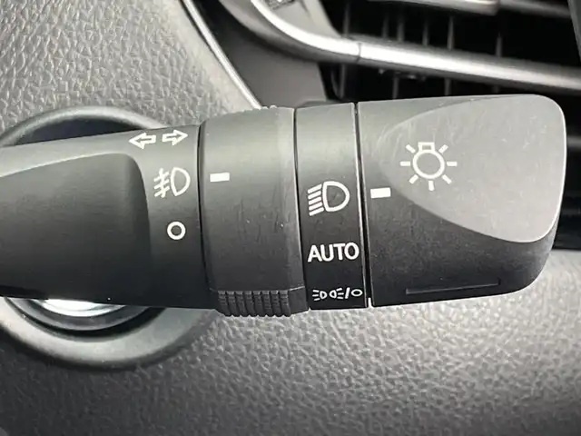 トヨタ Ｃ－ＨＲ G モード ネロセーフティプラスⅢ 千葉県 2022(令4)年 1.7万km ブラックマイカ 純正8インチナビ/(BT/FM/AM)/全周囲カメラ/ドライブレコーダー前後/ブラインドスポットモニター/衝突被害軽減システム/車線逸脱警報/レーダークルーズコントロール/ハーフレザーシート/横滑り防止装置/ビルトインETC2.0/アイドリングストップ/LEDヘッドライト/フォグランプ/オートライト/ウィンカーミラー/電動格納ミラー/純正18インチAW/シートヒーター/シートリフター/プッシュスタート/スマートキー/フロアマット/スペアキー/取扱説明書/保証書