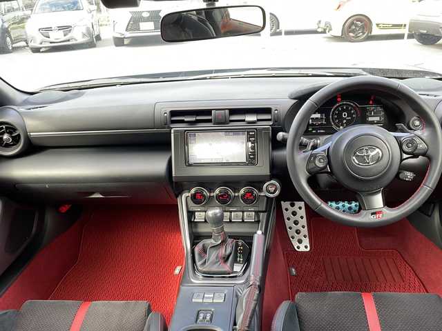 トヨタ ＧＲ８６ RZ 山口県 2022(令4)年 0.7万km マグネタイトグレーメタリック ワンオーナー/純正ナビ/CD/SD/BT/ワンセグTV/バックカメラ/純正LEDヘッドライト/純正フォグランプ/オートライト/社外１８インチアルミホイール(RAYSグラムライツ)/ハーフレザーシート/前席シートヒーター/革巻きステアリング/ステアリングスイッチ/パドルシフト/クルーズコントロール/衝突被害軽減ブレーキ/LDW/BSM/コーナーセンサー/スマートキー×２/純正フロアマット/純正ドアバイザー/電動格納ドアミラー