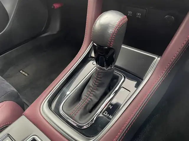 スバル ＷＲＸ Ｓ４ STIスポーツアイサイト 千葉県 2018(平30)年 11.1万km クリスタルホワイトP アイサイト/・プリクラッシュブレーキ/・緊急時プリクラッシュステアリング/・後退時ブレーキアシスト/・AT誤発進抑制制御&AT誤後進抑制制御/・ツーリングアシスト/・全車速追従機能付クルーズコントロール/・車線逸脱抑制/・警報機能/・先行車発進お知らせ機能/・スバルリヤビークルディテクション（後側方警戒支援システム）/STIフロントスポイラー/STIフロントアンダースポイラー/STIサイドアンダースポイラー/STIリヤサイドアンダースポイラー/STIリヤアンダースポイラー/STIスカートリップ/社外マフラー/純正ナビ/・DVD/CD/AM/FM/TV/BTオーディオ/バックカメラ/ハーフレザーシート/シートヒーター/プッシュスタート/プッシュスタート/ETC/純正18インチAW/LEDヘッドライト/スペアキー/保証書/取扱説明書