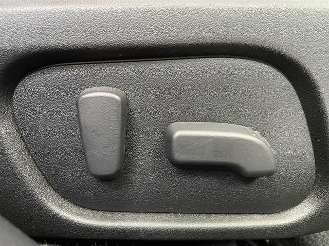 スバル ＷＲＸ Ｓ４ STIスポーツアイサイト 千葉県 2018(平30)年 11.1万km クリスタルホワイトP アイサイト/・プリクラッシュブレーキ/・緊急時プリクラッシュステアリング/・後退時ブレーキアシスト/・AT誤発進抑制制御&AT誤後進抑制制御/・ツーリングアシスト/・全車速追従機能付クルーズコントロール/・車線逸脱抑制/・警報機能/・先行車発進お知らせ機能/・スバルリヤビークルディテクション（後側方警戒支援システム）/STIフロントスポイラー/STIフロントアンダースポイラー/STIサイドアンダースポイラー/STIリヤサイドアンダースポイラー/STIリヤアンダースポイラー/STIスカートリップ/社外マフラー/純正ナビ/・DVD/CD/AM/FM/TV/BTオーディオ/バックカメラ/ハーフレザーシート/シートヒーター/プッシュスタート/プッシュスタート/ETC/純正18インチAW/LEDヘッドライト/スペアキー/保証書/取扱説明書