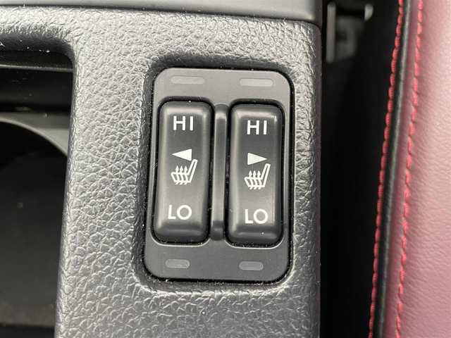 スバル ＷＲＸ Ｓ４ STIスポーツアイサイト 千葉県 2018(平30)年 11.1万km クリスタルホワイトP アイサイト/・プリクラッシュブレーキ/・緊急時プリクラッシュステアリング/・後退時ブレーキアシスト/・AT誤発進抑制制御&AT誤後進抑制制御/・ツーリングアシスト/・全車速追従機能付クルーズコントロール/・車線逸脱抑制/・警報機能/・先行車発進お知らせ機能/・スバルリヤビークルディテクション（後側方警戒支援システム）/STIフロントスポイラー/STIフロントアンダースポイラー/STIサイドアンダースポイラー/STIリヤサイドアンダースポイラー/STIリヤアンダースポイラー/STIスカートリップ/社外マフラー/純正ナビ/・DVD/CD/AM/FM/TV/BTオーディオ/バックカメラ/ハーフレザーシート/シートヒーター/プッシュスタート/プッシュスタート/ETC/純正18インチAW/LEDヘッドライト/スペアキー/保証書/取扱説明書