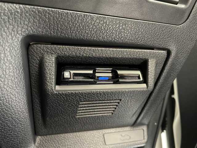 スバル ＷＲＸ Ｓ４ STIスポーツアイサイト 千葉県 2018(平30)年 11.1万km クリスタルホワイトP アイサイト/・プリクラッシュブレーキ/・緊急時プリクラッシュステアリング/・後退時ブレーキアシスト/・AT誤発進抑制制御&AT誤後進抑制制御/・ツーリングアシスト/・全車速追従機能付クルーズコントロール/・車線逸脱抑制/・警報機能/・先行車発進お知らせ機能/・スバルリヤビークルディテクション（後側方警戒支援システム）/STIフロントスポイラー/STIフロントアンダースポイラー/STIサイドアンダースポイラー/STIリヤサイドアンダースポイラー/STIリヤアンダースポイラー/STIスカートリップ/社外マフラー/純正ナビ/・DVD/CD/AM/FM/TV/BTオーディオ/バックカメラ/ハーフレザーシート/シートヒーター/プッシュスタート/プッシュスタート/ETC/純正18インチAW/LEDヘッドライト/スペアキー/保証書/取扱説明書