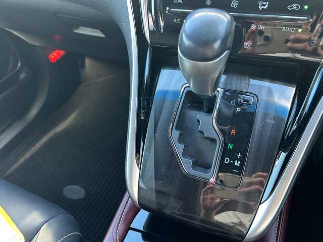 トヨタ ハリアー エレガンス 千葉県 2017(平29)年 3.9万km ホワイトパールクリスタルシャイン 後期型　サンルーフ　９型ナビＮＳＺＴ－Ｙ６６Ｔ　バックカメラ　ＥＴＣ　レーダークルコン　ＢＴ　フルセグＴＶ　ドラレコ　パワーシート　ブレーキホールド　セーフティセンス １７インチＡＷ LEDライト