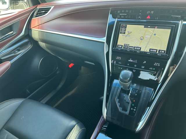 トヨタ ハリアー エレガンス 千葉県 2017(平29)年 3.9万km ホワイトパールクリスタルシャイン 後期型　サンルーフ　９型ナビＮＳＺＴ－Ｙ６６Ｔ　バックカメラ　ＥＴＣ　レーダークルコン　ＢＴ　フルセグＴＶ　ドラレコ　パワーシート　ブレーキホールド　セーフティセンス １７インチＡＷ LEDライト