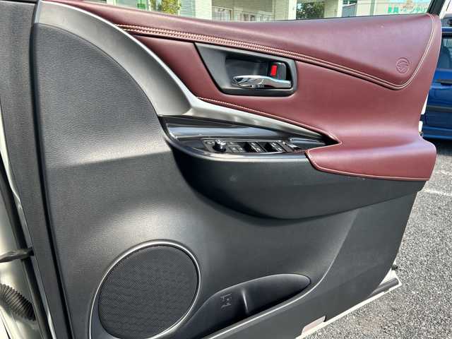 トヨタ ハリアー エレガンス 千葉県 2017(平29)年 3.9万km ホワイトパールクリスタルシャイン 後期型　サンルーフ　９型ナビＮＳＺＴ－Ｙ６６Ｔ　バックカメラ　ＥＴＣ　レーダークルコン　ＢＴ　フルセグＴＶ　ドラレコ　パワーシート　ブレーキホールド　セーフティセンス １７インチＡＷ LEDライト