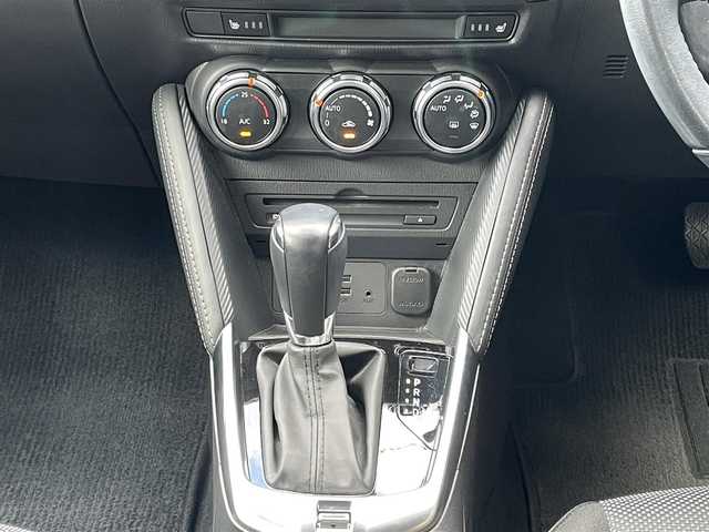 マツダ デミオ 15Sツーリング 愛知県 2018(平30)年 4.9万km ソウルレッドクリスタルM /禁煙//ワンオーナー//純正ナビ//CD/DVD/BT/フルセグ//バックカメラ//全方位カメラ//純正15AW//前方ドラレコ//ETC//シートヒーター（前席）//レーダー探知機//PCS/LDA/HUD//横滑り防止装置//LEDオートライト//LEDフォグランプ//前後クリアランスソナー//本革巻きステアリング//ステアリングスイッチ//アイドリングストップ//純正フロアマット//ドアバイザー//スペアスマートキー//新車時保証書//取扱説明書