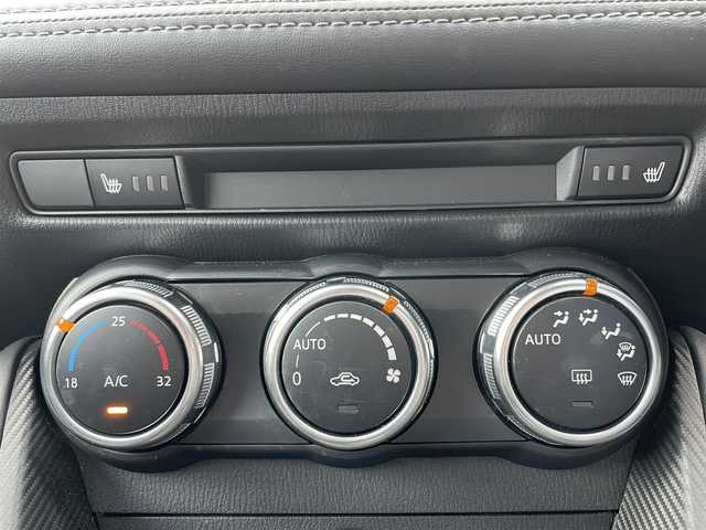 マツダ デミオ 15Sツーリング 愛知県 2018(平30)年 4.9万km ソウルレッドクリスタルM /禁煙//ワンオーナー//純正ナビ//CD/DVD/BT/フルセグ//バックカメラ//全方位カメラ//純正15AW//前方ドラレコ//ETC//シートヒーター（前席）//レーダー探知機//PCS/LDA/HUD//横滑り防止装置//LEDオートライト//LEDフォグランプ//前後クリアランスソナー//本革巻きステアリング//ステアリングスイッチ//アイドリングストップ//純正フロアマット//ドアバイザー//スペアスマートキー//新車時保証書//取扱説明書