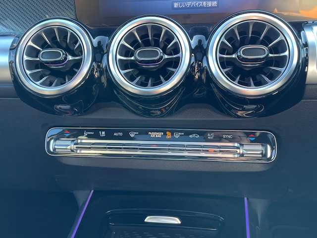 メルセデス・ベンツ Ｍ・ベンツ ＧＬＢ２００ｄ 4マチック AMGライン 神奈川県 2024(令6)年 0.8万km マウンテングレー ワンオーナー/純正HDDナビ/フルセグテレビ/パノラマサンルーフ/プッシュスタート/パワーバックドア/ETC２．０/純正２０インチアルミホイール/純正メモリナビ/LEDライト/スペアキー