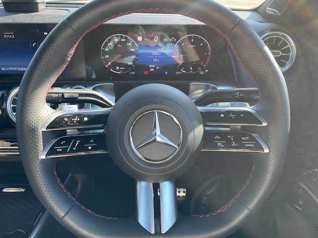 メルセデス・ベンツ Ｍ・ベンツ ＧＬＢ２００ｄ 4マチック AMGライン 神奈川県 2024(令6)年 0.8万km マウンテングレー ワンオーナー/純正HDDナビ/フルセグテレビ/パノラマサンルーフ/プッシュスタート/パワーバックドア/ETC２．０/純正２０インチアルミホイール/純正メモリナビ/LEDライト/スペアキー