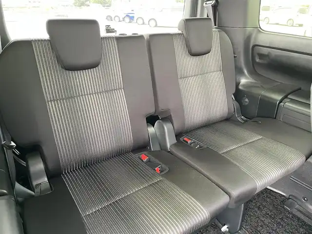 トヨタ ヴォクシー ZS 煌Ⅱ 佐賀県 2020(令2)年 6万km ホワイトパールクリスタルシャイン 純正9インチナビゲーション/・AM/FM/CD/DVD/Bluetooth/フルセグTV/バックカメラ/純正12.1インチフリップダウンモニター/純正ビルトインETC/ドライブレコーダー/充電用USBポート/両側パワースライドドア/ISOFIX対応/革巻きステアリング/純正LEDヘッドライト/・オートマチックハイビーム/社外19インチアルミホイール/純正フロアマット/新車保証書/取扱説明書/Toyota Safety Sense/・プリクラッシュセーフティ/・レーンディパーチャーアラート/・先行車発進告知機能/クルーズコントロール/クリアランスソナー/パーキングサポートブレーキ