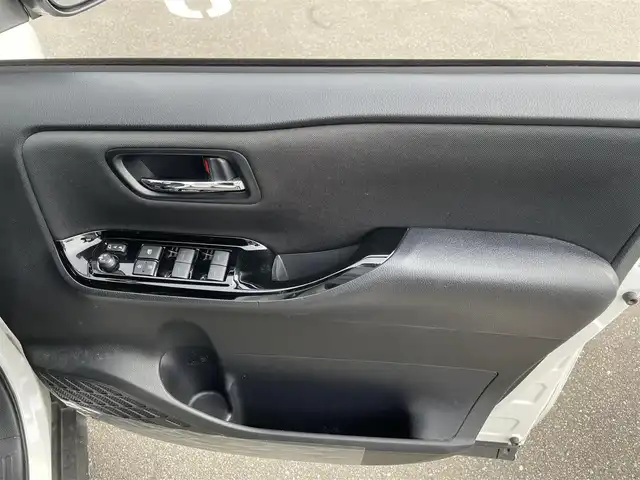 トヨタ ヴォクシー ZS 煌Ⅱ 佐賀県 2020(令2)年 6万km ホワイトパールクリスタルシャイン 純正9インチナビゲーション/・AM/FM/CD/DVD/Bluetooth/フルセグTV/バックカメラ/純正12.1インチフリップダウンモニター/純正ビルトインETC/ドライブレコーダー/充電用USBポート/両側パワースライドドア/ISOFIX対応/革巻きステアリング/純正LEDヘッドライト/・オートマチックハイビーム/社外19インチアルミホイール/純正フロアマット/新車保証書/取扱説明書/Toyota Safety Sense/・プリクラッシュセーフティ/・レーンディパーチャーアラート/・先行車発進告知機能/クルーズコントロール/クリアランスソナー/パーキングサポートブレーキ