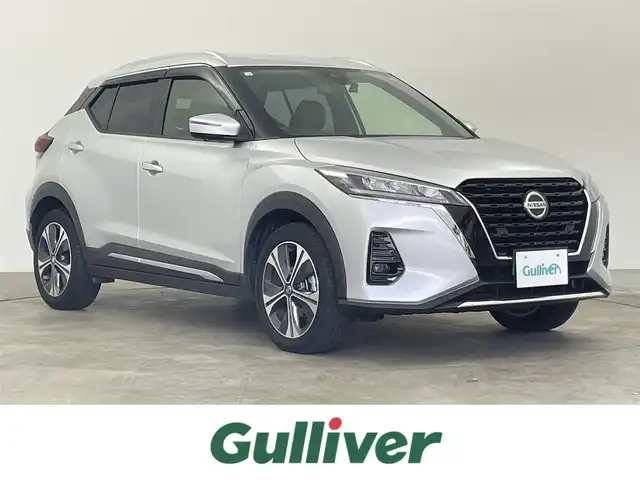 日産 キックス X 千葉県 2020(令2)年 1.7万km ブリリアントシルバー 純正9型ナビ/AM＆FM＆Bluetooth＆フルセグTV＆CD＆DVD/プロパイロット/エマージェンシーブレーキ/ふらつき防止/ハンドル支援/アラウンドビューモニター/インテリジェントルームミラー/Driveモード/ルーフレール/電動格納サイドミラー/ビルトインETC/LEDヘッドライト/フォグランプ/ISOFIX/純正フロアマット/純正ドアバイザー/USBポート/12Vシガーソケット/電動パーキングブレーキ/オートホールド/アイドリングストップ/ウィンカーミラー/プッシュスタート
