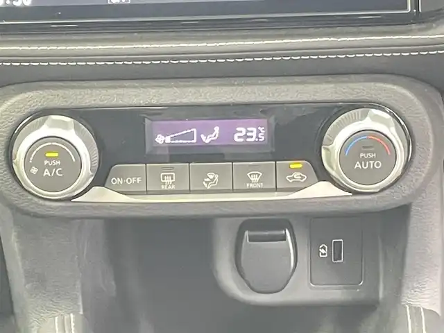 日産 キックス X 千葉県 2020(令2)年 1.7万km ブリリアントシルバー 純正9型ナビ/AM＆FM＆Bluetooth＆フルセグTV＆CD＆DVD/プロパイロット/エマージェンシーブレーキ/ふらつき防止/ハンドル支援/アラウンドビューモニター/インテリジェントルームミラー/Driveモード/ルーフレール/電動格納サイドミラー/ビルトインETC/LEDヘッドライト/フォグランプ/ISOFIX/純正フロアマット/純正ドアバイザー/USBポート/12Vシガーソケット/電動パーキングブレーキ/オートホールド/アイドリングストップ/ウィンカーミラー/プッシュスタート