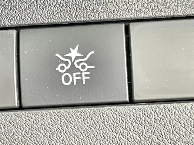 日産 キックス X 千葉県 2020(令2)年 1.7万km ブリリアントシルバー 純正9型ナビ/AM＆FM＆Bluetooth＆フルセグTV＆CD＆DVD/プロパイロット/エマージェンシーブレーキ/ふらつき防止/ハンドル支援/アラウンドビューモニター/インテリジェントルームミラー/Driveモード/ルーフレール/電動格納サイドミラー/ビルトインETC/LEDヘッドライト/フォグランプ/ISOFIX/純正フロアマット/純正ドアバイザー/USBポート/12Vシガーソケット/電動パーキングブレーキ/オートホールド/アイドリングストップ/ウィンカーミラー/プッシュスタート