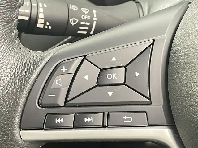 日産 キックス X 千葉県 2020(令2)年 1.7万km ブリリアントシルバー 純正9型ナビ/AM＆FM＆Bluetooth＆フルセグTV＆CD＆DVD/プロパイロット/エマージェンシーブレーキ/ふらつき防止/ハンドル支援/アラウンドビューモニター/インテリジェントルームミラー/Driveモード/ルーフレール/電動格納サイドミラー/ビルトインETC/LEDヘッドライト/フォグランプ/ISOFIX/純正フロアマット/純正ドアバイザー/USBポート/12Vシガーソケット/電動パーキングブレーキ/オートホールド/アイドリングストップ/ウィンカーミラー/プッシュスタート