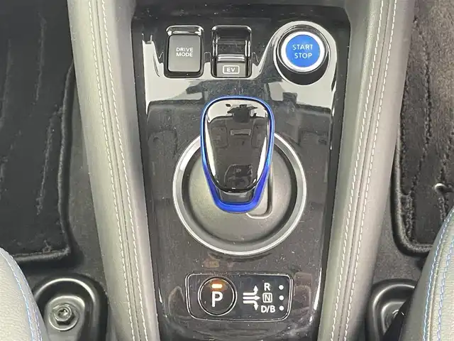 日産 キックス X 千葉県 2020(令2)年 1.7万km ブリリアントシルバー 純正9型ナビ/AM＆FM＆Bluetooth＆フルセグTV＆CD＆DVD/プロパイロット/エマージェンシーブレーキ/ふらつき防止/ハンドル支援/アラウンドビューモニター/インテリジェントルームミラー/Driveモード/ルーフレール/電動格納サイドミラー/ビルトインETC/LEDヘッドライト/フォグランプ/ISOFIX/純正フロアマット/純正ドアバイザー/USBポート/12Vシガーソケット/電動パーキングブレーキ/オートホールド/アイドリングストップ/ウィンカーミラー/プッシュスタート