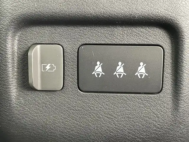 日産 キックス X 千葉県 2020(令2)年 1.7万km ブリリアントシルバー 純正9型ナビ/AM＆FM＆Bluetooth＆フルセグTV＆CD＆DVD/プロパイロット/エマージェンシーブレーキ/ふらつき防止/ハンドル支援/アラウンドビューモニター/インテリジェントルームミラー/Driveモード/ルーフレール/電動格納サイドミラー/ビルトインETC/LEDヘッドライト/フォグランプ/ISOFIX/純正フロアマット/純正ドアバイザー/USBポート/12Vシガーソケット/電動パーキングブレーキ/オートホールド/アイドリングストップ/ウィンカーミラー/プッシュスタート