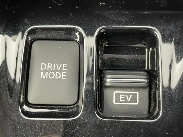 日産 キックス X 千葉県 2020(令2)年 1.7万km ブリリアントシルバー 純正9型ナビ/AM＆FM＆Bluetooth＆フルセグTV＆CD＆DVD/プロパイロット/エマージェンシーブレーキ/ふらつき防止/ハンドル支援/アラウンドビューモニター/インテリジェントルームミラー/Driveモード/ルーフレール/電動格納サイドミラー/ビルトインETC/LEDヘッドライト/フォグランプ/ISOFIX/純正フロアマット/純正ドアバイザー/USBポート/12Vシガーソケット/電動パーキングブレーキ/オートホールド/アイドリングストップ/ウィンカーミラー/プッシュスタート