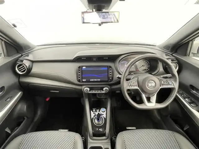 日産 キックス X 千葉県 2020(令2)年 1.7万km ブリリアントシルバー 純正9型ナビ/AM＆FM＆Bluetooth＆フルセグTV＆CD＆DVD/プロパイロット/エマージェンシーブレーキ/ふらつき防止/ハンドル支援/アラウンドビューモニター/インテリジェントルームミラー/Driveモード/ルーフレール/電動格納サイドミラー/ビルトインETC/LEDヘッドライト/フォグランプ/ISOFIX/純正フロアマット/純正ドアバイザー/USBポート/12Vシガーソケット/電動パーキングブレーキ/オートホールド/アイドリングストップ/ウィンカーミラー/プッシュスタート