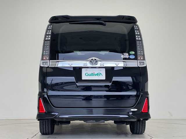 トヨタ ヴォクシー ZS 煌 愛知県 2015(平27)年 7.1万km ブラック 純正9型ナビ/フリップダウンモニター/両側パワースライドドア/バックカメラ/純正アルミホイール/LEDヘッドライト/オートライト/ETC/フルセグ/CD DVD/Bluetooth/ステアリングスイッチ/スマートキー/プッシュスタート