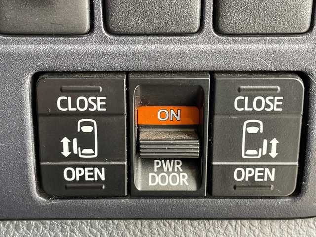 トヨタ ヴォクシー ZS 煌 愛知県 2015(平27)年 7.1万km ブラック 純正9型ナビ/フリップダウンモニター/両側パワースライドドア/バックカメラ/純正アルミホイール/LEDヘッドライト/オートライト/ETC/フルセグ/CD DVD/Bluetooth/ステアリングスイッチ/スマートキー/プッシュスタート