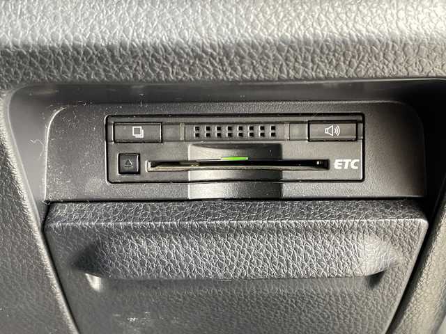 トヨタ ヴォクシー ZS 煌 愛知県 2015(平27)年 7.1万km ブラック 純正9型ナビ/フリップダウンモニター/両側パワースライドドア/バックカメラ/純正アルミホイール/LEDヘッドライト/オートライト/ETC/フルセグ/CD DVD/Bluetooth/ステアリングスイッチ/スマートキー/プッシュスタート