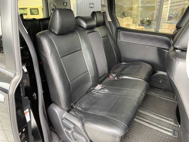 トヨタ ヴォクシー ZS 煌 愛知県 2015(平27)年 7.1万km ブラック 純正9型ナビ/フリップダウンモニター/両側パワースライドドア/バックカメラ/純正アルミホイール/LEDヘッドライト/オートライト/ETC/フルセグ/CD DVD/Bluetooth/ステアリングスイッチ/スマートキー/プッシュスタート