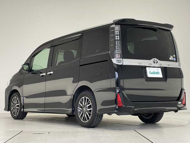 トヨタ ヴォクシー ZS 煌 愛知県 2015(平27)年 7.1万km ブラック 純正9型ナビ/フリップダウンモニター/両側パワースライドドア/バックカメラ/純正アルミホイール/LEDヘッドライト/オートライト/ETC/フルセグ/CD DVD/Bluetooth/ステアリングスイッチ/スマートキー/プッシュスタート