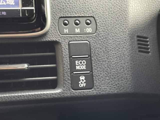 トヨタ ヴォクシー ZS 煌 愛知県 2015(平27)年 7.1万km ブラック 純正9型ナビ/フリップダウンモニター/両側パワースライドドア/バックカメラ/純正アルミホイール/LEDヘッドライト/オートライト/ETC/フルセグ/CD DVD/Bluetooth/ステアリングスイッチ/スマートキー/プッシュスタート