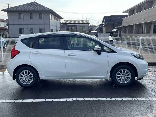 日産 ノート X DIG－S 福島県 2015(平27)年 3.9万km ブリリアントホワイトパール 純正メモリーナビ/CD/DVD/SD/BT/USB/フルセグTV/純正14インチAW(ホイール＋冬タイヤ積込)/純正ドライブレコーダー/衝突被害軽減システム/自動防眩ルームミラー/アラウンドビューモニター/クリアランスソナー/アイドリングストップ/プッシュスタート/オートライト/LEDヘッドライト/ドアバイザー/フロアマット/ETC