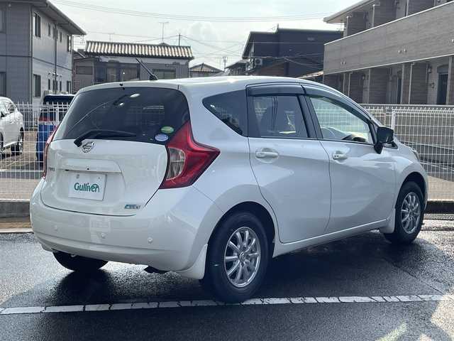 日産 ノート X DIG－S 福島県 2015(平27)年 3.9万km ブリリアントホワイトパール 純正メモリーナビ/CD/DVD/SD/BT/USB/フルセグTV/純正14インチAW(ホイール＋冬タイヤ積込)/純正ドライブレコーダー/衝突被害軽減システム/自動防眩ルームミラー/アラウンドビューモニター/クリアランスソナー/アイドリングストップ/プッシュスタート/オートライト/LEDヘッドライト/ドアバイザー/フロアマット/ETC