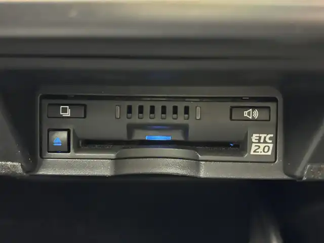 トヨタ クラウン ハイブリッド RS リミテッドⅡ 福岡県 2022(令4)年 4.3万km プレシャスホワイトパール 純正１２．３インチＤＡ/ＥＴＣ２．０　/全方位カメラ　/レーダークルーズコントロール　/衝突被害軽減システム　/レーンキープ　/コーナーセンサー　/シートヒーター／クーラー　/ステアリングヒーター　/パワーシート　/パワーバックドア　/革巻きステアリング　