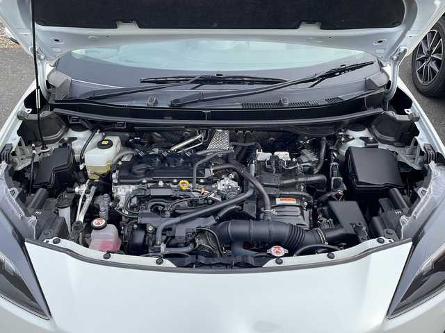 トヨタ ヤリスクロス ハイブリッド Z 岩手県 2021(令3)年 2.6万km ホワイトパールクリスタルシャイン トヨタセーフティセンス/純正ナビ/AM/FM/CD/DVD/Bluetooth/フルセグTV/全方位カメラ/ハーフレザーシート/前席シートヒーター/ステアリングヒーター/ビルトインETC/パワーバックドア/コーナーセンサー/前後ドライブレコーダー/オートライト/LEDヘッドライト/スマートキー/プッシュスタート/電動格納ミラー/純正18インチAW/純正フロアマット/ドアバイザー