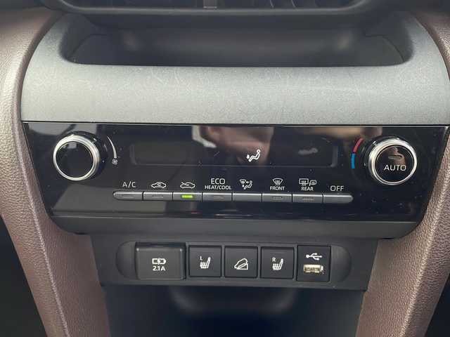 トヨタ ヤリスクロス ハイブリッド Z 岩手県 2021(令3)年 2.6万km ホワイトパールクリスタルシャイン トヨタセーフティセンス/純正ナビ/AM/FM/CD/DVD/Bluetooth/フルセグTV/全方位カメラ/ハーフレザーシート/前席シートヒーター/ステアリングヒーター/ビルトインETC/パワーバックドア/コーナーセンサー/前後ドライブレコーダー/オートライト/LEDヘッドライト/スマートキー/プッシュスタート/電動格納ミラー/純正18インチAW/純正フロアマット/ドアバイザー