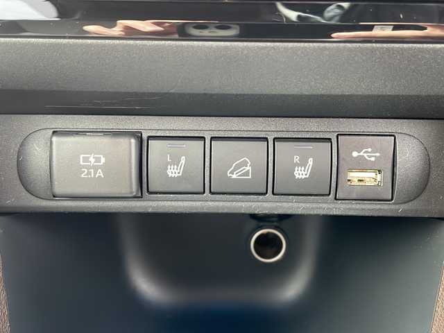 トヨタ ヤリスクロス ハイブリッド Z 岩手県 2021(令3)年 2.6万km ホワイトパールクリスタルシャイン トヨタセーフティセンス/純正ナビ/AM/FM/CD/DVD/Bluetooth/フルセグTV/全方位カメラ/ハーフレザーシート/前席シートヒーター/ステアリングヒーター/ビルトインETC/パワーバックドア/コーナーセンサー/前後ドライブレコーダー/オートライト/LEDヘッドライト/スマートキー/プッシュスタート/電動格納ミラー/純正18インチAW/純正フロアマット/ドアバイザー