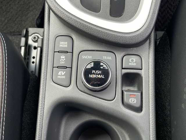 トヨタ ヤリスクロス ハイブリッド Z 岩手県 2021(令3)年 2.6万km ホワイトパールクリスタルシャイン トヨタセーフティセンス/純正ナビ/AM/FM/CD/DVD/Bluetooth/フルセグTV/全方位カメラ/ハーフレザーシート/前席シートヒーター/ステアリングヒーター/ビルトインETC/パワーバックドア/コーナーセンサー/前後ドライブレコーダー/オートライト/LEDヘッドライト/スマートキー/プッシュスタート/電動格納ミラー/純正18インチAW/純正フロアマット/ドアバイザー