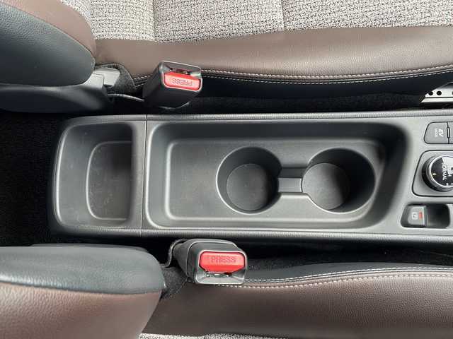 トヨタ ヤリスクロス ハイブリッド Z 岩手県 2021(令3)年 2.6万km ホワイトパールクリスタルシャイン トヨタセーフティセンス/純正ナビ/AM/FM/CD/DVD/Bluetooth/フルセグTV/全方位カメラ/ハーフレザーシート/前席シートヒーター/ステアリングヒーター/ビルトインETC/パワーバックドア/コーナーセンサー/前後ドライブレコーダー/オートライト/LEDヘッドライト/スマートキー/プッシュスタート/電動格納ミラー/純正18インチAW/純正フロアマット/ドアバイザー