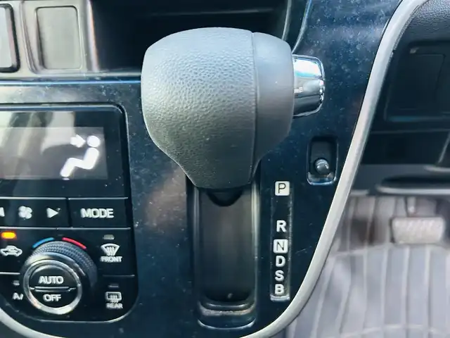 ダイハツ ムーヴ カスタム X SA 岡山県 2014(平26)年 8万km ブラックマイカメタリック (株)IDOMが運営する【じしゃロン岡山店】の自社ローン専用車両です。こちらは現金またはオートローンご利用時の価格です。 自社ローンご希望の方は別途その旨お申し付け下さい/＊社外ナビ/＊ETC/＊ドライブレコーダー/＊プッシュスタート/＊ワンセグテレビ/＊Bluetooth/＊スマートキー