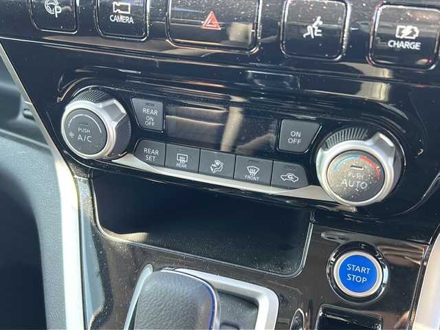 日産 セレナ e－パワー ハイウェイスター V 愛媛県 2019(平31)年 6.2万km ダイヤモンドブラック 純正9インチナビ/Bluetooth/CD/DVD/USB/Blu-ray/アラウンドビューモニター/バックカメラ/プロパイロット/両側パワースライドドア/純正フリップダウンモニター/前席シートヒーター/自動パーキングアシスト/電子パーキング/クルーズコントロール/純正フロアマット/純正15インチAW/コーナーセンサー/オートLEDヘッドライト/フォグランプ/保証書/取扱説明書