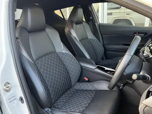 トヨタ Ｃ－ＨＲ G－T モード ネロ セーフティプラス 山口県 2023(令5)年 2.7万km プラチナホワイトパールマイカ 純正ナビ＆全方位モニター/純正LEDオートライト/純正LEDフォグランプ/純正18インチアルミ/スマートキー/エンジンプッシュスタート/フロントシートヒーター/レーダークルーズコントロール/プリクラッシュセーフティ/レーンキープアシスト/ブラインドスポットモニター