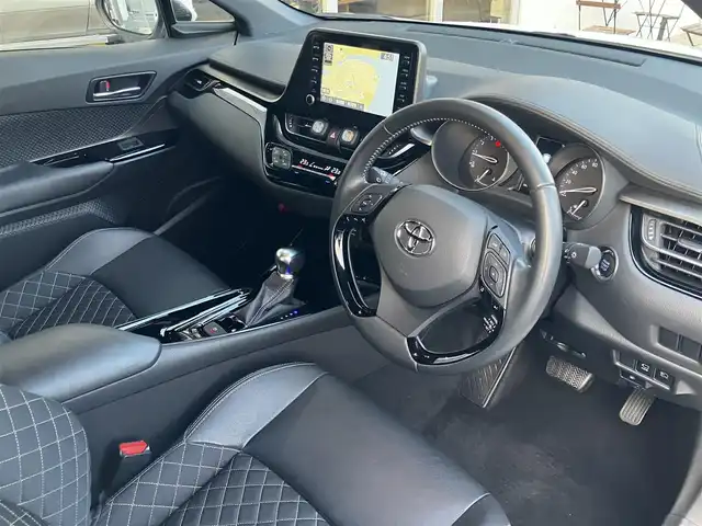 トヨタ Ｃ－ＨＲ G－T モード ネロ セーフティプラス 山口県 2023(令5)年 2.7万km プラチナホワイトパールマイカ 純正ナビ＆全方位モニター/純正LEDオートライト/純正LEDフォグランプ/純正18インチアルミ/スマートキー/エンジンプッシュスタート/フロントシートヒーター/レーダークルーズコントロール/プリクラッシュセーフティ/レーンキープアシスト/ブラインドスポットモニター