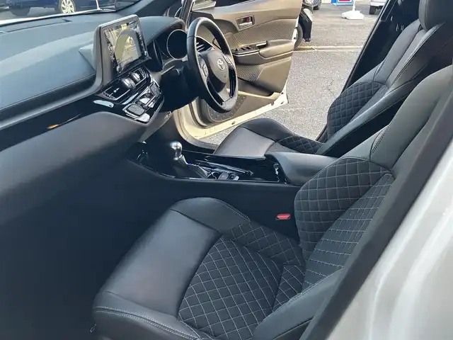 トヨタ Ｃ－ＨＲ G－T モード ネロ セーフティプラス 山口県 2023(令5)年 2.7万km プラチナホワイトパールマイカ 純正ナビ＆全方位モニター/純正LEDオートライト/純正LEDフォグランプ/純正18インチアルミ/スマートキー/エンジンプッシュスタート/フロントシートヒーター/レーダークルーズコントロール/プリクラッシュセーフティ/レーンキープアシスト/ブラインドスポットモニター