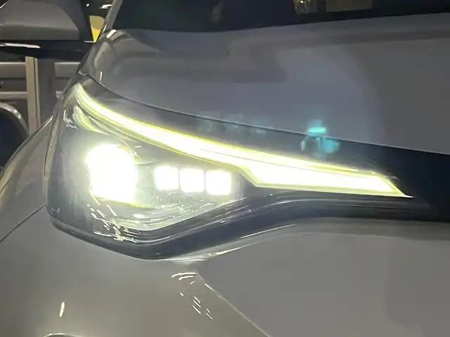 トヨタ Ｃ－ＨＲ G－T モード ネロ セーフティプラス 山口県 2023(令5)年 2.7万km プラチナホワイトパールマイカ 純正ナビ＆全方位モニター/純正LEDオートライト/純正LEDフォグランプ/純正18インチアルミ/スマートキー/エンジンプッシュスタート/フロントシートヒーター/レーダークルーズコントロール/プリクラッシュセーフティ/レーンキープアシスト/ブラインドスポットモニター