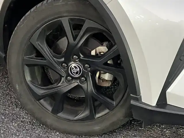 トヨタ Ｃ－ＨＲ G－T モード ネロ セーフティプラス 山口県 2023(令5)年 2.7万km プラチナホワイトパールマイカ 純正ナビ＆全方位モニター/純正LEDオートライト/純正LEDフォグランプ/純正18インチアルミ/スマートキー/エンジンプッシュスタート/フロントシートヒーター/レーダークルーズコントロール/プリクラッシュセーフティ/レーンキープアシスト/ブラインドスポットモニター