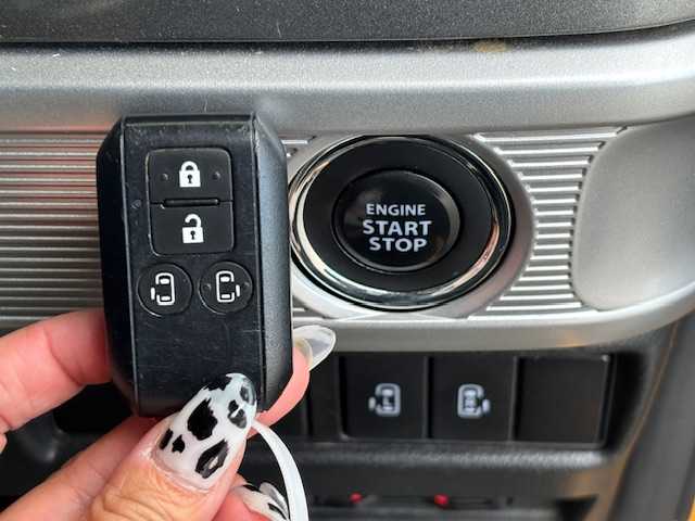 スズキ スペーシア ギア HYBRID XZターボ 宮城県 2021(令3)年 8.1万km アクティブイエロー/ガンメタリック2トーン 登録時走行距離８０５８４ｋｍ/両側パワースライドドア/バックカメラ/社外ナビ/・フルセグ/・Bluetooth/・CD/DVD/・AM/FM/・CD/DVD/衝突被害軽減機能/クルーズコントロール/レーンキープアシスト/パドルシフト/ウインカーミラー/アイドリングストップ/プッシュスタート/スマートキー/ビルトインＥＴＣ/ドライブレコーダー前後/シートヒーター/オートライト/純正アルミホイール