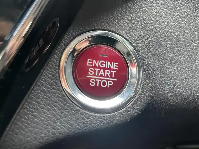 ホンダ ヴェゼル 埼玉県 2017(平29)年 7.8万km クリスタルブラックパール ・純正ディーラーナビ/・バックカメラ　/・クルーズコントロール/・パドルシフト/・ハーフレザー/・純正アルミホイール/・ETC